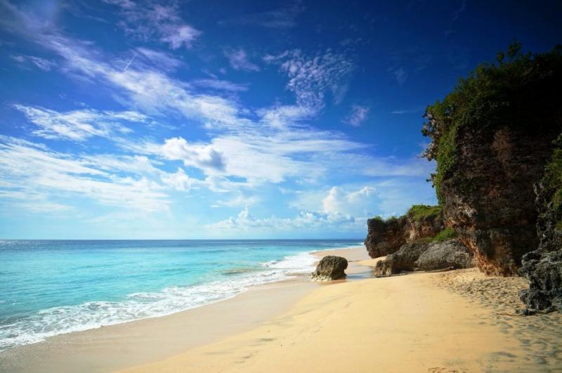 Mengeksplorasi 10 Pantai Cantik Di Bali Selain Kuta Sanur