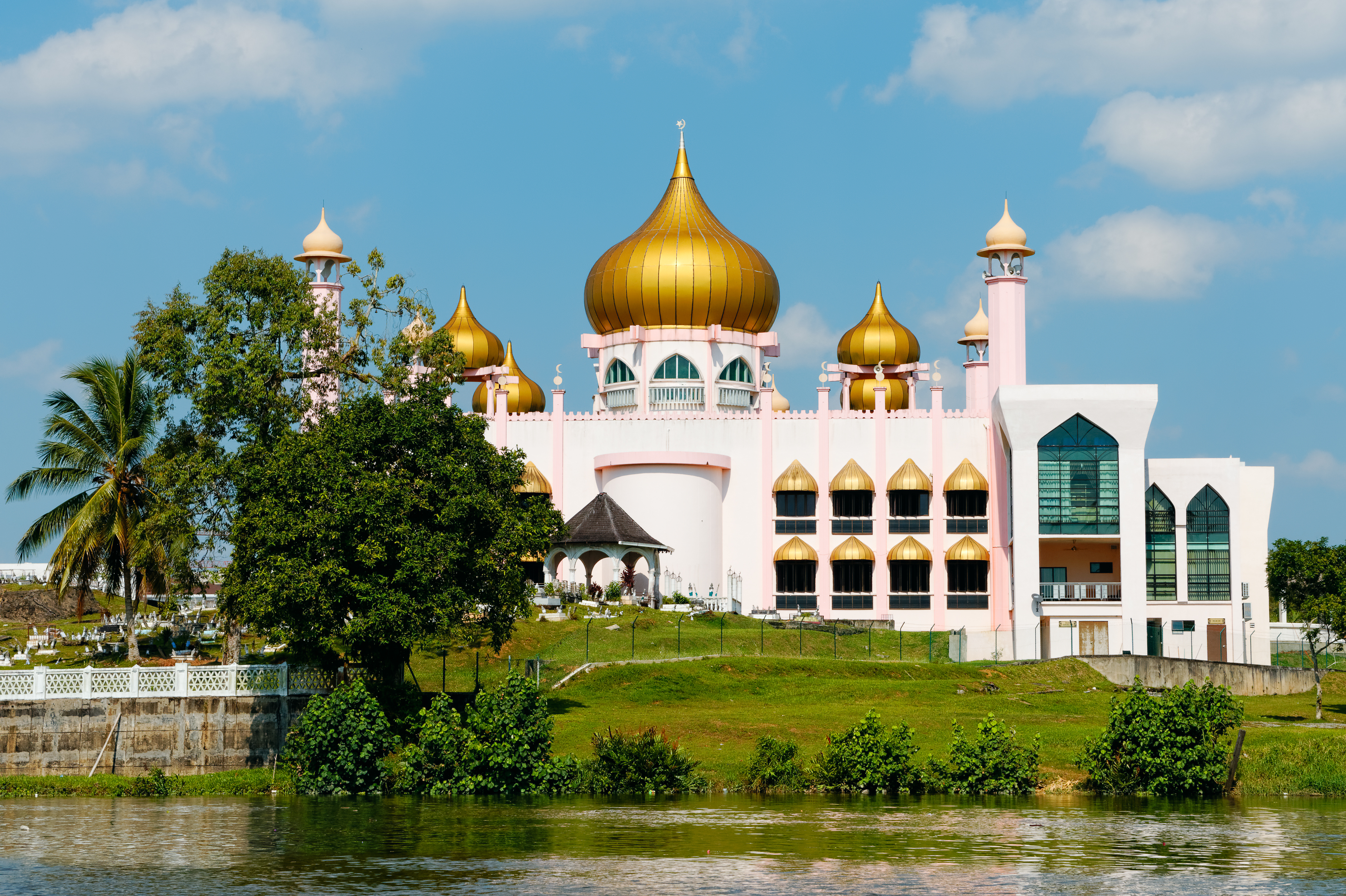 7 Masjid  Indah Penuh Warna  di Berbagai Belahan Dunia 