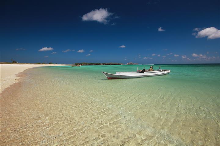 Menelusuri 10 Pantai Di Indonesia Yang Masih Tersembunyi